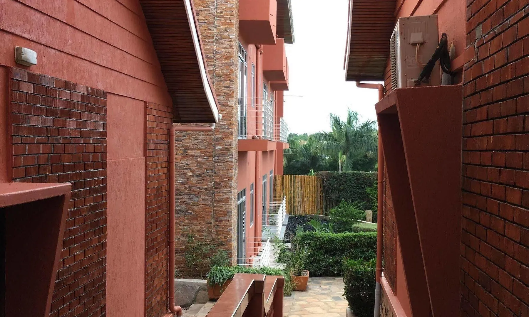 Airport View Hotel Entebbe 3*,